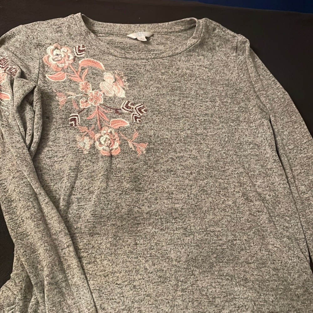 Gray Time and Tru Women’s Flower Top size 4-6